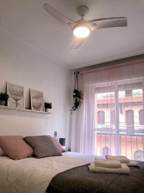 3 chambres, fer et planche à repasser, Wi-Fi gratuit, draps fournis