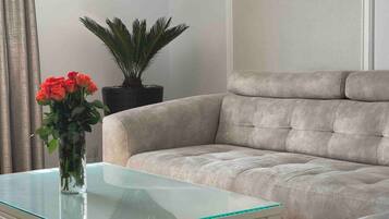 Smart-TV, Kamin, Stereoanlage, Drucker