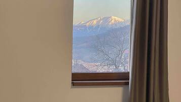 5 Schlafzimmer, Schreibtisch, Bügeleisen/Bügelbrett, kostenloses WLAN