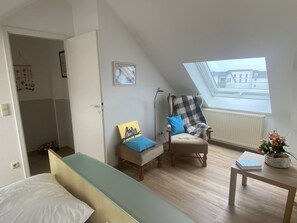 1 bedroom, WiFi - Bright, comfortably furnished apartment directly on the dike and beach! - Residence (Zingst)