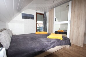 2 bedrooms, iron/ironing board, WiFi