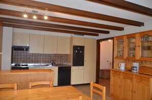 Kühlschrank, Ofen, Herdplatte, Geschirrspüler
