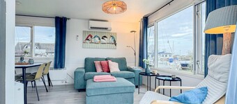 Cosy chalet with jetty