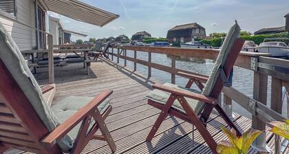 Cosy chalet with jetty