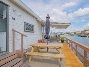 تناول الطعام بالخارج