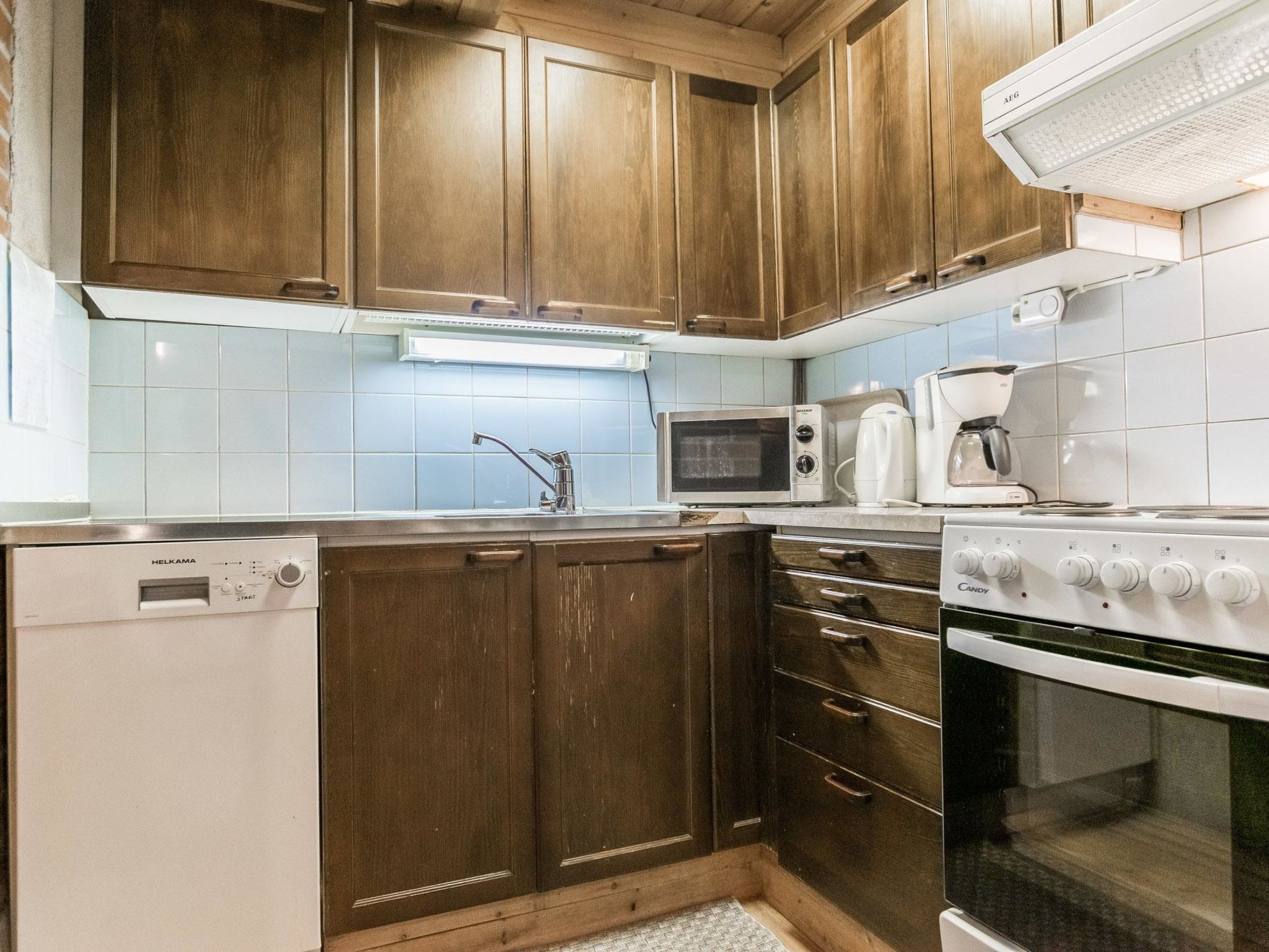 Jääkaappi, mikroaaltouuni, astianpesukone