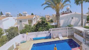 ๋น๋ผ | ๋ฐ์ฝ๋ ์ ๋ง