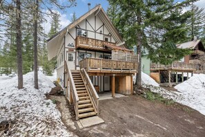 Exterior - Majestic Mountain Retreat, *Pet Friendly*, Large Deck w/ Hot Tub, Two Kitchens, Walk to Food, Drinks (Government Camp)