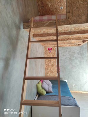1 dormitori, planxa i posts de planxar, wifi gratuïta i roba de llit
