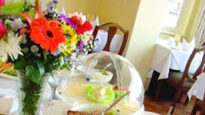 Free daily continental breakfast - Hotel Eberwein (Swakopmund)