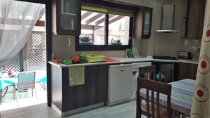 Apartment | Private kitchen - Garden Flat by STAY BnB (Larnaca)