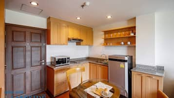 Deluxe Condo | Private kitchen | Fridge, microwave, cookware/dishes/utensils, cleaning supplies