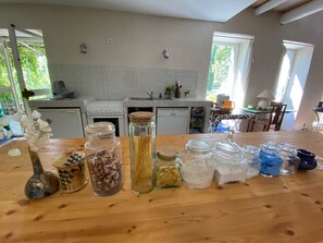 Fridge, microwave, oven, stovetop - Sunlit Villa in Banne (BANNE)