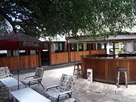 Bar (en la propiedad)