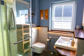 Unclassified image, 5 of 33, button