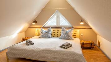 2 bedrooms, travel cot, WiFi, bed sheets