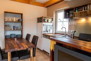 Unclassified image, 4 of 33, button