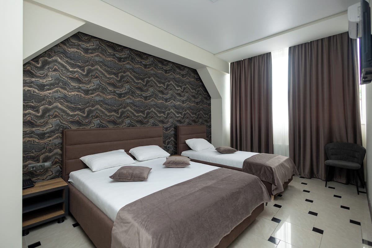 Phòng 3 Cao cấp | Bộ đồ giường kháng dị ứng, chăn bông, minibar, két bảo mật tại phòng 