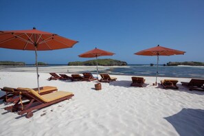 On the beach, white sand - Seven Islands Resort (Watamu)