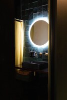 Ducha, artículos de tocador gratuitos, secador de pelo, batas