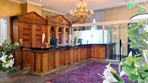 Unclassified image, 5 of 9, button - Tower suite castle lakeside - Seehotel Schloss Klink (Klink)