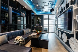 City szoba kétszemélyes ággyal (Karaoke) | Minibár, íróasztal, hangszigetelés és ingyenes wifi