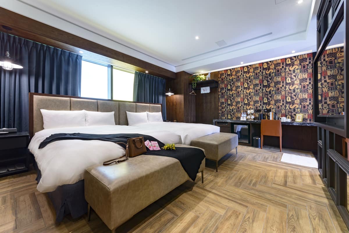 Family Quadruple Room (Consecutive night 11 AM check-out required)
