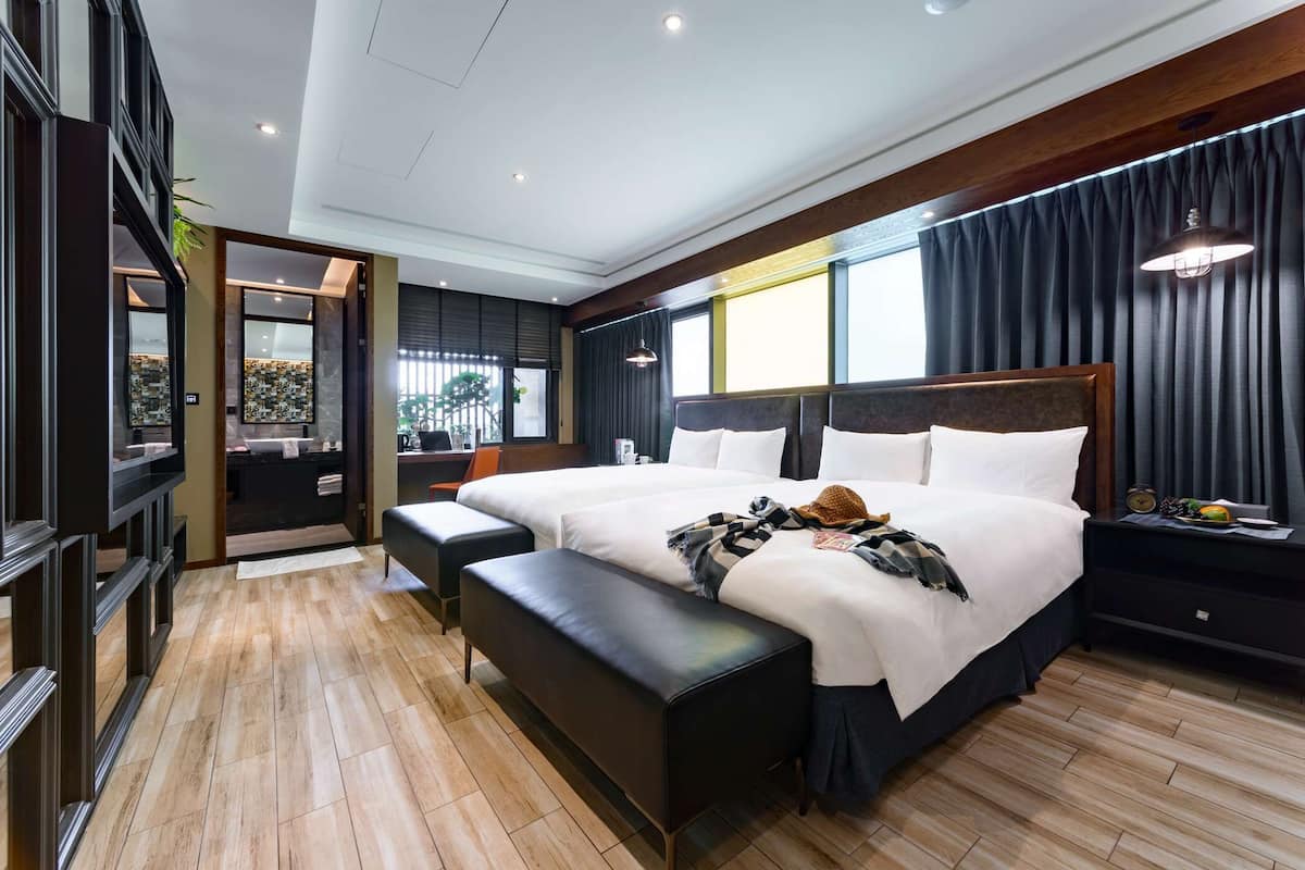 Deluxe Quadruple Room (Consecutive night 11 AM check-out required)