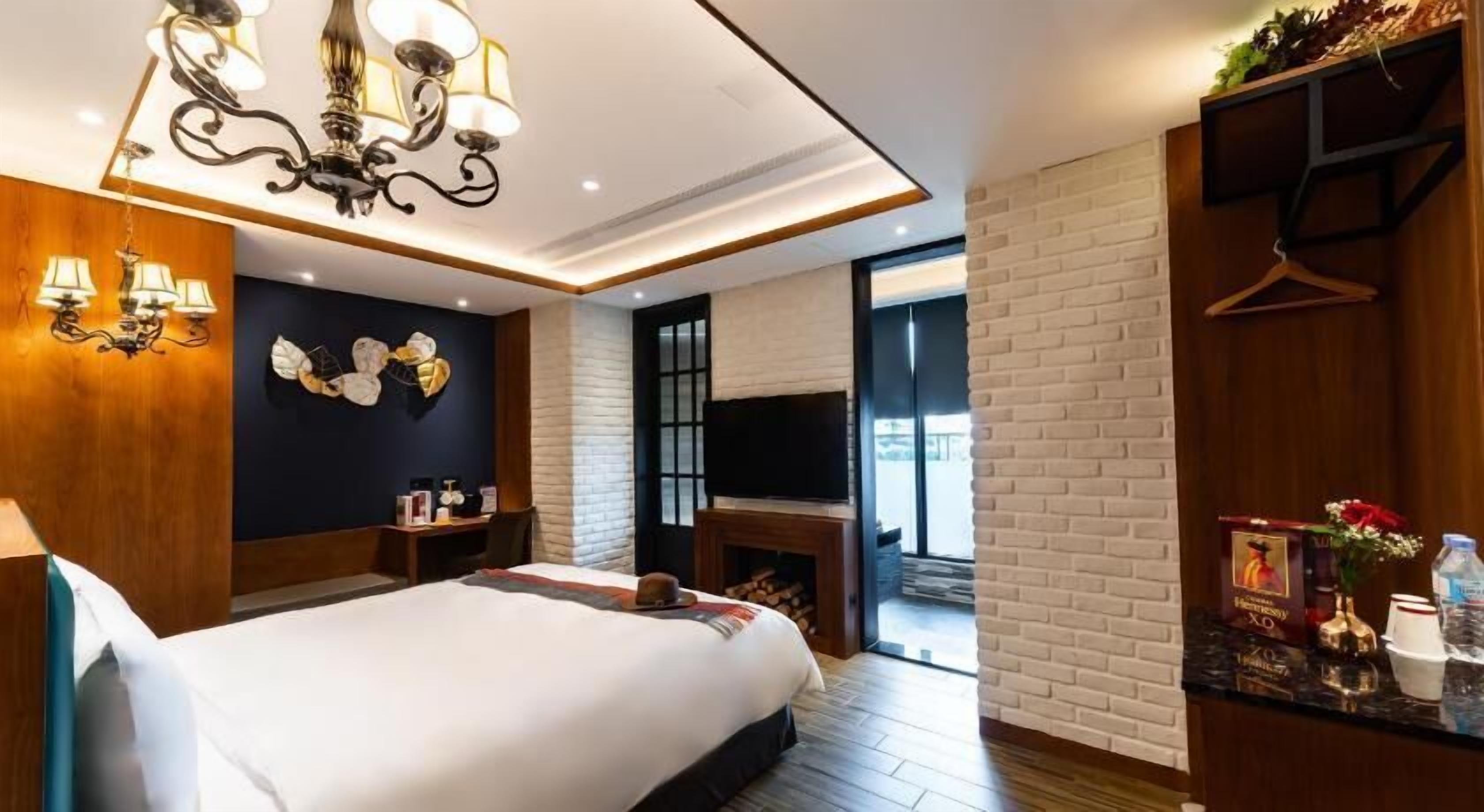 Minibar, desk, soundproofing, free WiFi