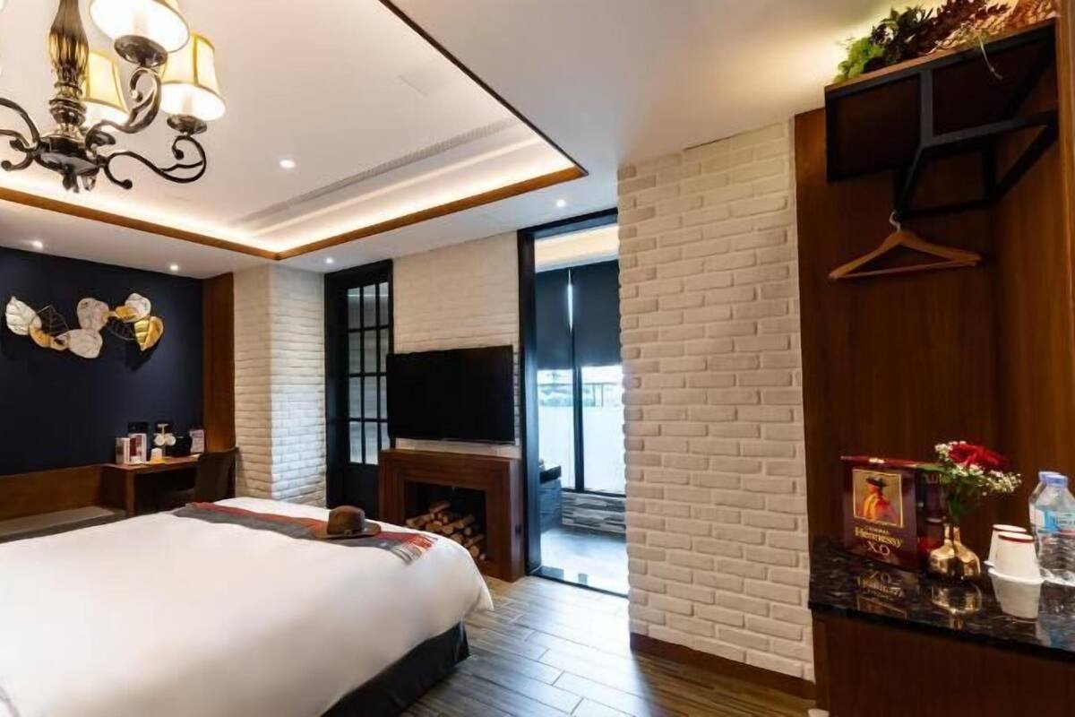 Minibar, desk, soundproofing, free WiFi