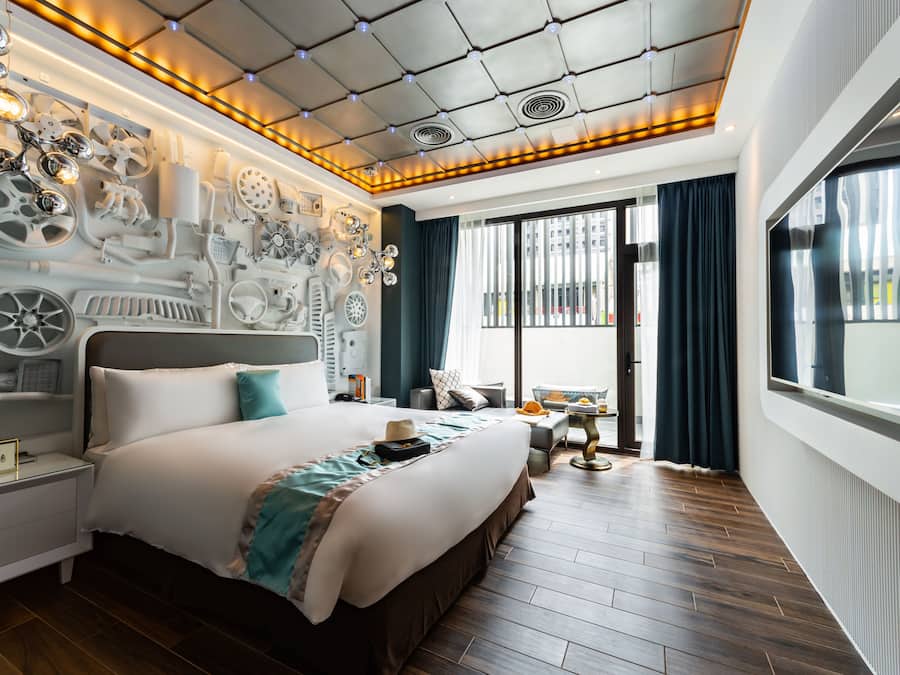 City Double Room (Karaoke) (Consecutive night 11 AM check-out required)