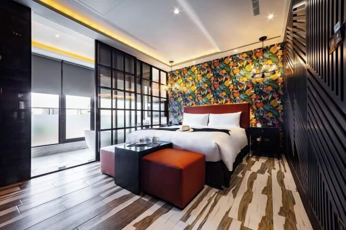 1 bedroom, minibar, desk, soundproofing