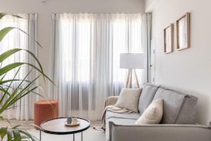 Apartment, 1 Schlafzimmer, Terrasse | Wohnzimmer | Flachbildfernseher