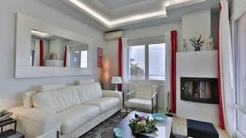 TV, fireplace, stereo