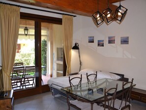 Dining - Cozy Garden Flat by Lake (Peschiera del Garda)