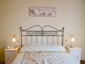 2 bedrooms, WiFi - Cozy Garden Flat by Lake (Peschiera del Garda)