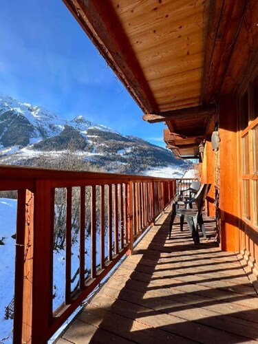 Charming Savoyard chalet in a quiet area with mountain views