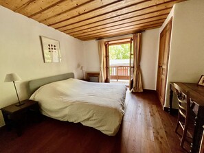 5 bedrooms, WiFi - Charming Savoyard chalet in a quiet area with mountain views (Sainte-Foy-Tarentaise)