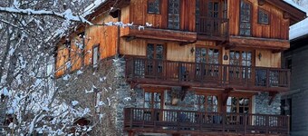 Charming Savoyard chalet in a quiet area with mountain views