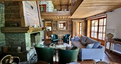 Charming Savoyard chalet in a quiet area with mountain views