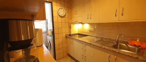 Fridge, microwave, coffee/tea maker, electric kettle