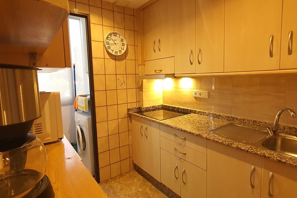 Refrigerador, microondas, cafetera y tetera y tetera eléctrica