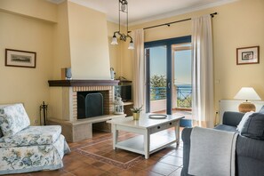 Fernseher, Kamin, DVD-Player