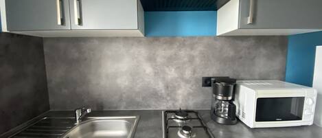Fridge, microwave, stovetop, coffee/tea maker