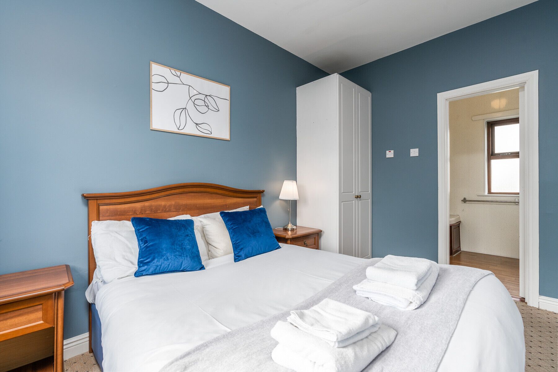 5 bedrooms, bed sheets