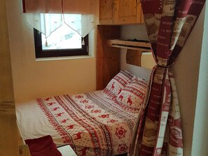 Room - Studio cabin for 4, quiet and ski-in/ski-out (Les Menuires)