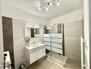 Hair dryer, towels - Seaside Villa with Terrace, 6 Guests, Near Porticcio Beaches (Porticcio)