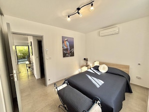 2 bedrooms, bed sheets