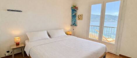 1 bedroom, bed sheets