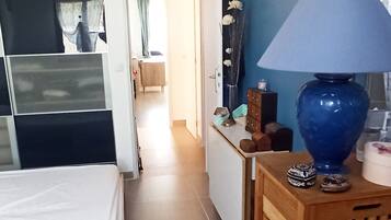 3 slaapkamers, reisbedje, gratis wifi, beddengoed